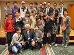参加した実習生全員と当組合職員とで記念撮影（東京大会）
